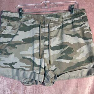 Womens Camoflage Time & Tru Shorts Size L